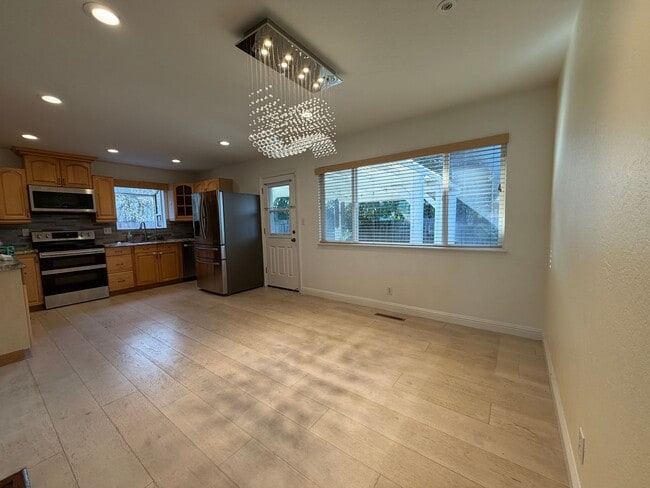 Building Photo - Beautiful Fremont Home for Rent – Prime Location