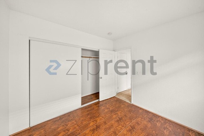Building Photo - Unit 6