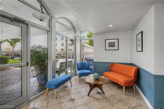 Building Photo - 1900 Clifford St