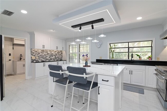 Building Photo - 4202 Deepwater Ln