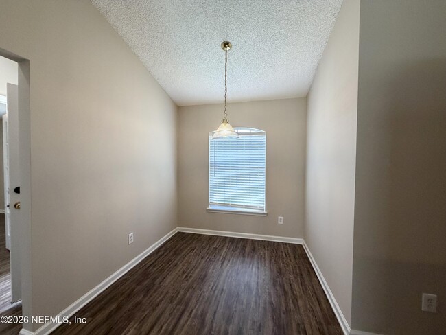 Building Photo - 6902 Southern Oaks Dr W