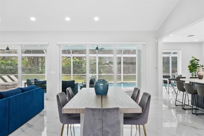 Building Photo - 17 Surrey Rd