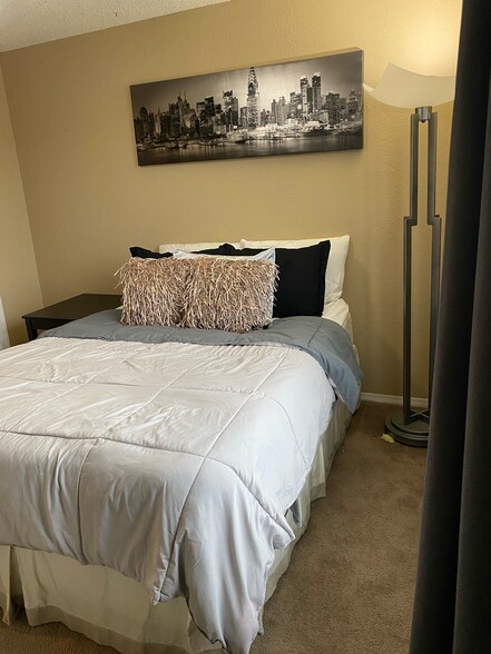 bedroom view - 2550 N Alafaya Trl