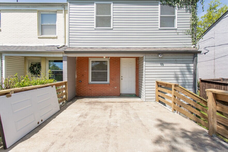 Building Photo - 637 Lischey Ave