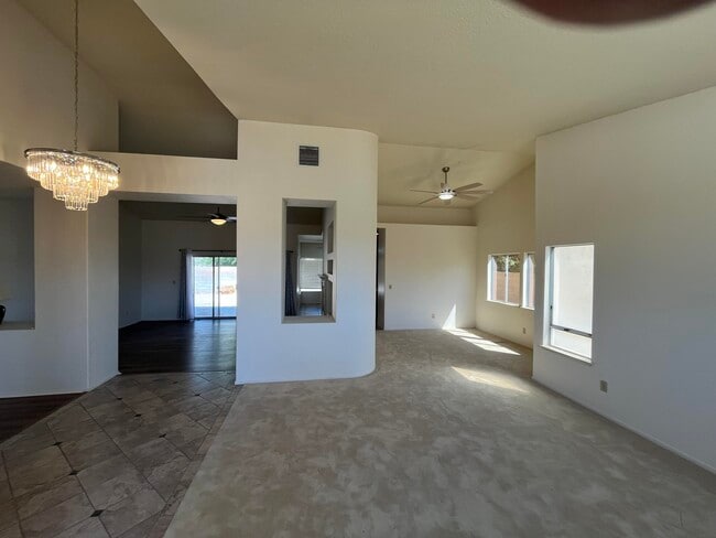 Building Photo - 40180 Eastwood Ln