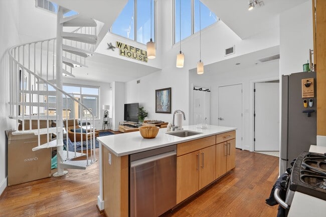 Building Photo - Modern 2BR Condo with Parking Included in Columbia Heights. Walkable Location!