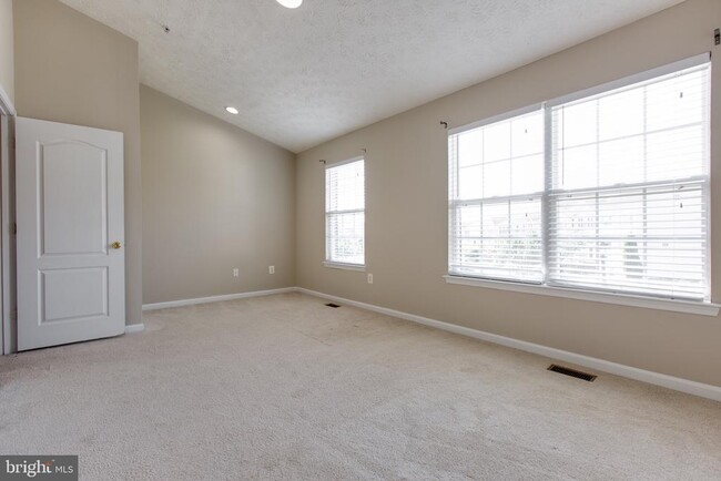 Building Photo - 3274 Halcyon Ct
