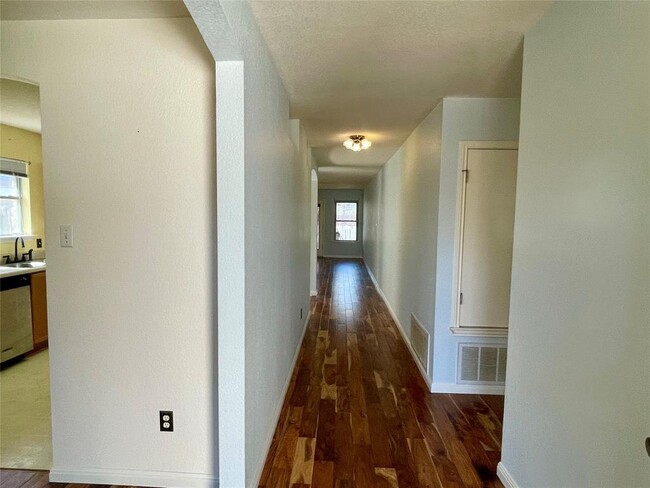 Building Photo - 3906 Haleys Way