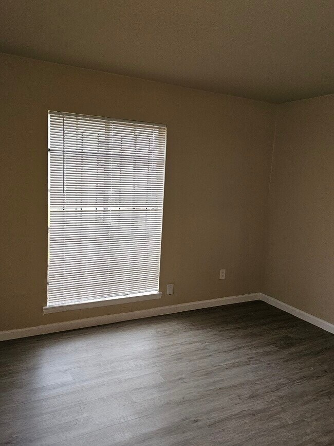 Building Photo - 6815 Beachwood St