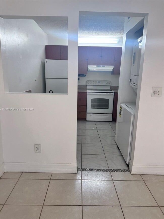 Building Photo - 11150 Royal Palm Blvd