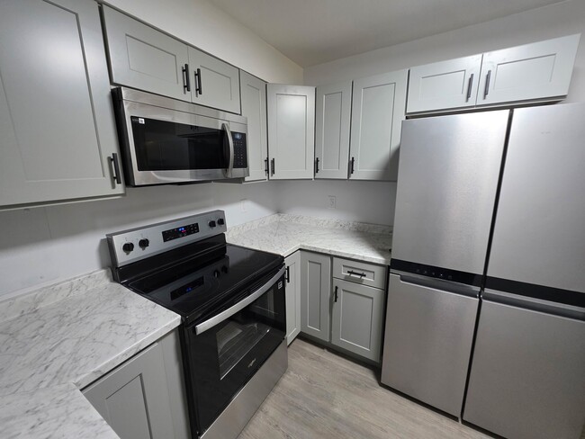 Building Photo - Riverside Apartments-Open House 5/26 & 5/30!