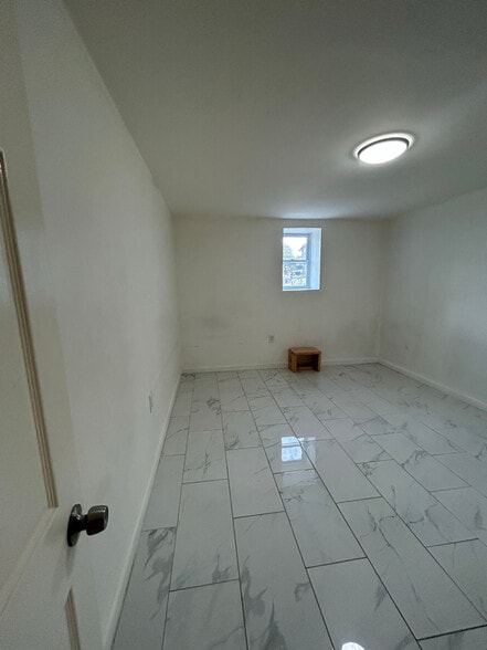 Building Photo - 94 Eaton Pl