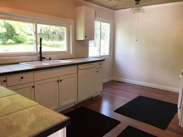 Building Photo - 662 Lamberton St NE