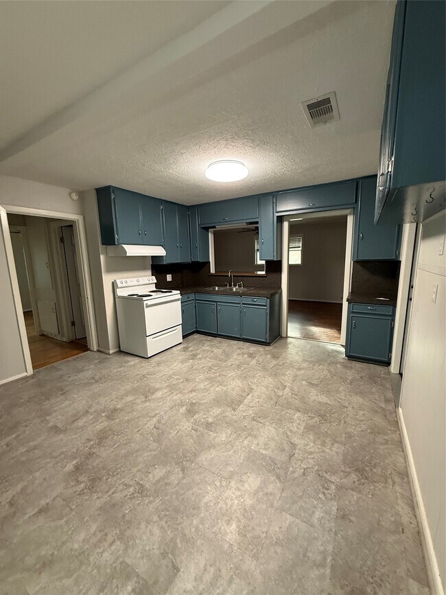 Building Photo - 506 Gardenia St