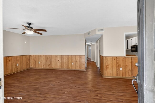 Building Photo - 1426 Mountain Ranch Rd