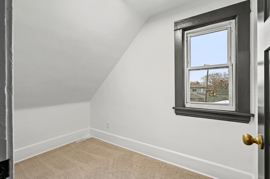 Building Photo - 3127 33rd Ave S