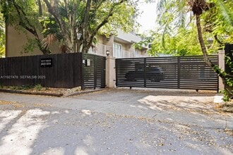 Building Photo - 3028 Center St