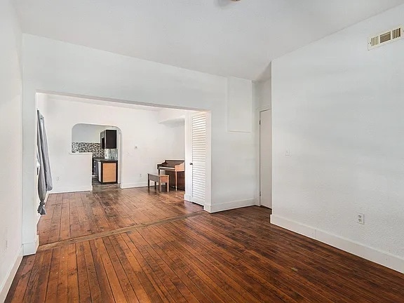 Building Photo - 703 W Dowland St