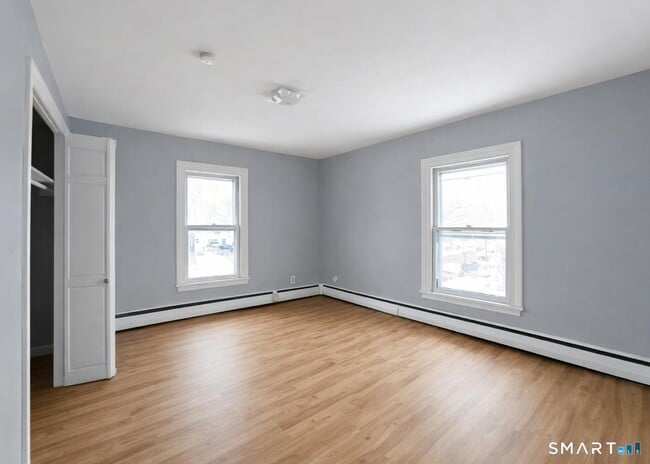 Building Photo - 21 Young St