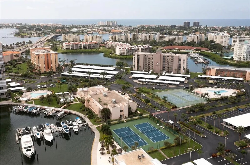Building Photo - 7910 Sun Island Dr S