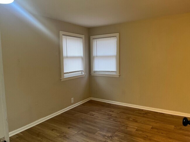 Building Photo - 1717 SW Lane St