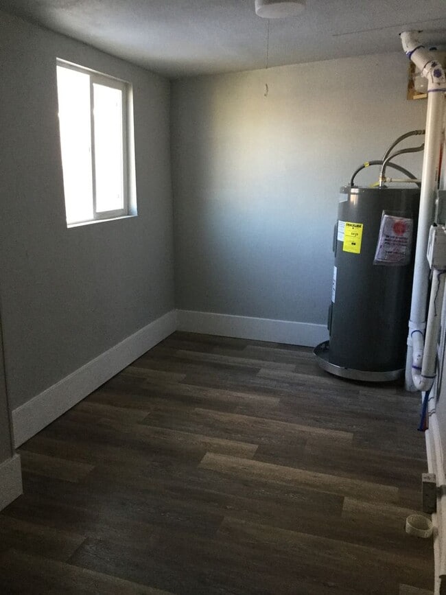 Building Photo - 2+ Bedroom home Near Downtown!