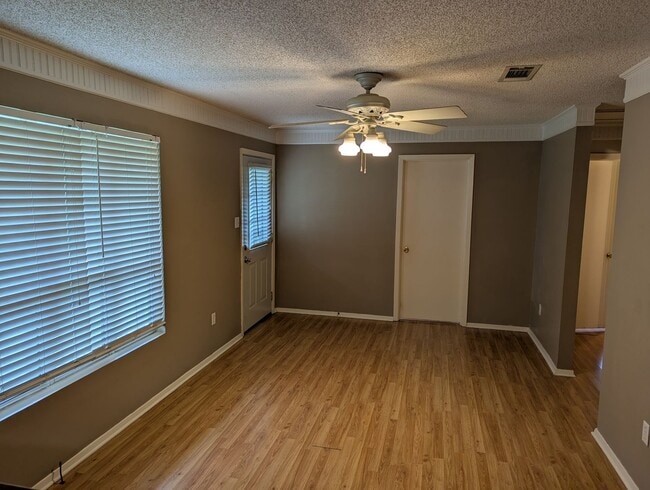 Building Photo - ADORABLE 3 Bed 1 bath in Breaux Bridge!!