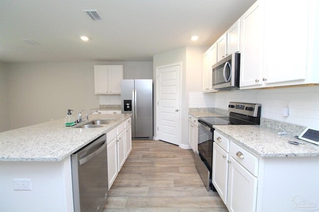 Building Photo - 7524 Oak Lake Blvd