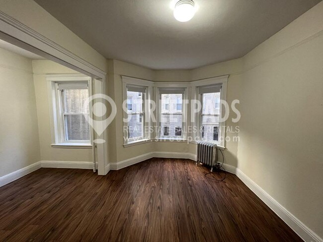 Building Photo - bedroom in Boston MA 02215