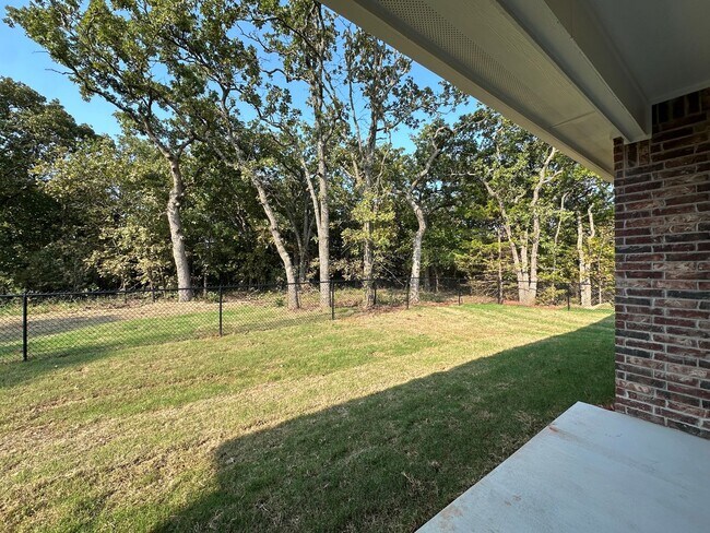 Building Photo - Beautiful 3 Bedroom, 2 Bathroom on a 1.25 Acre Lot in Ridge Creek Addition!