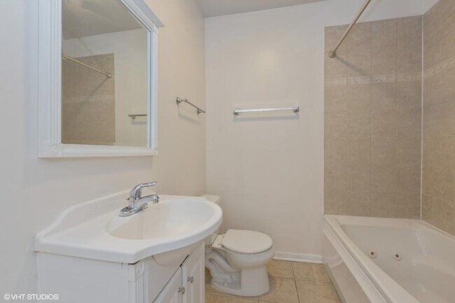 Building Photo - 2 bedroom in Chicago IL 60659