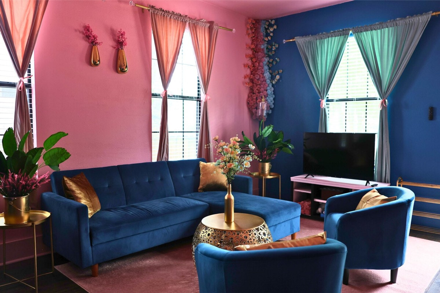 Building Photo - 2705 E 3rd St