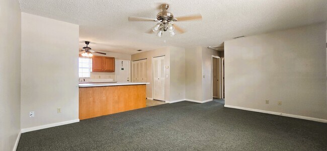 Building Photo - 1431 Thousand Roses Dr S