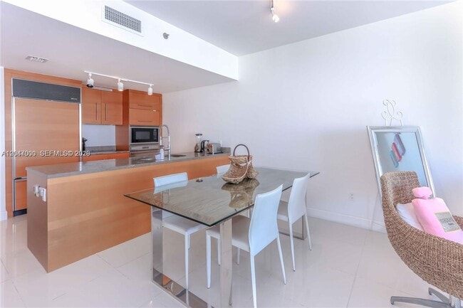 Building Photo - 475 Brickell Ave