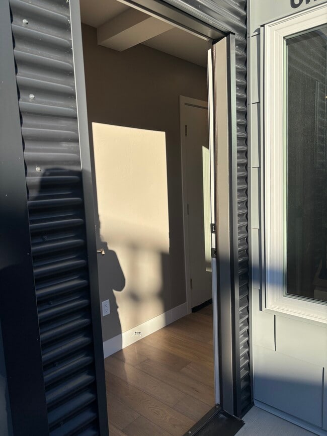 Building Photo - 003