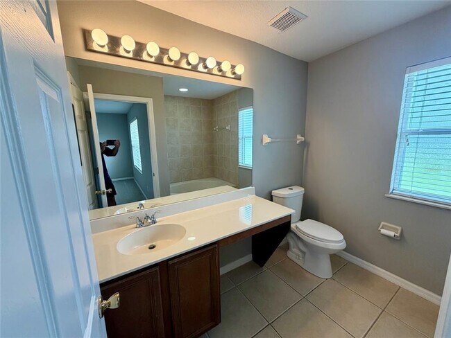 Building Photo - 1840 Retreat View Cir