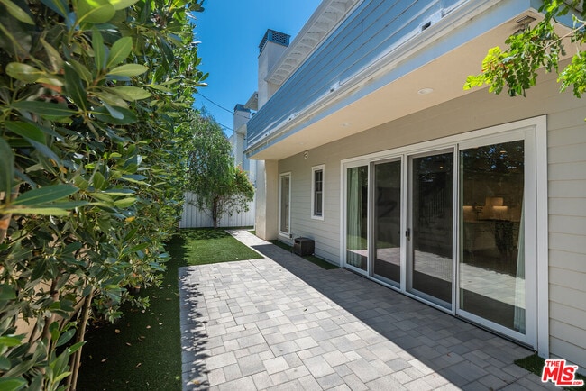 Building Photo - 1510 S Carmelina Ave