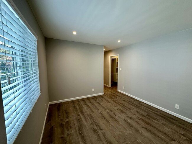 Building Photo - 1591 1/2 West 35th Place