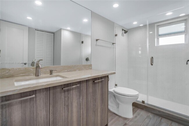 Building Photo - 505 E Dania Beach Blvd