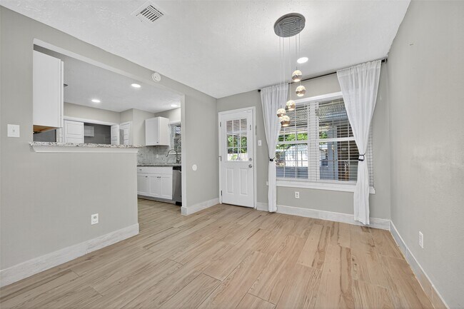 Building Photo - 8203 Huntermoor Cir