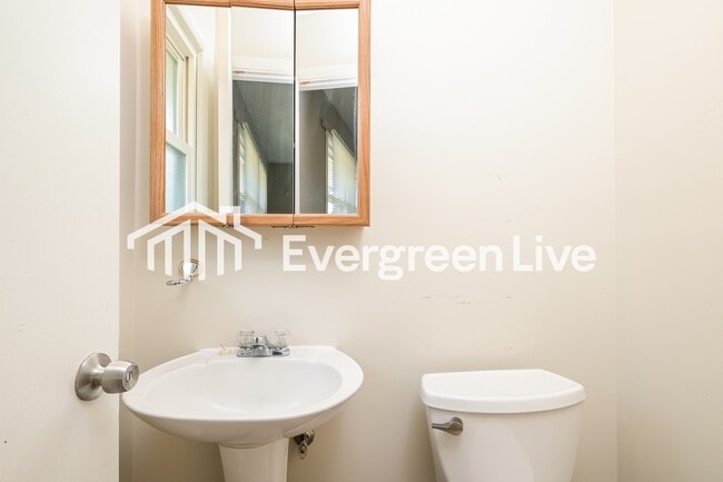 Building Photo - 220 Jeanette Dr