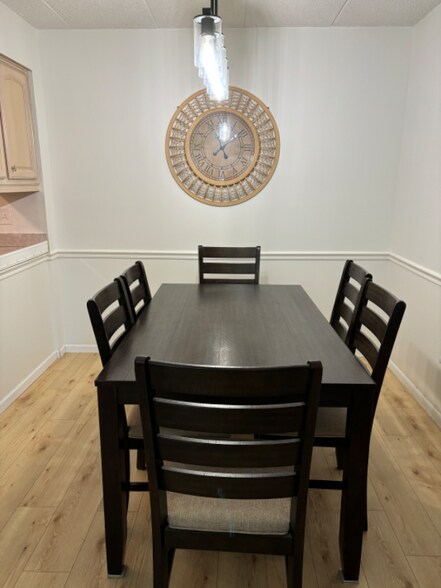 Building Photo - 484 Timber Ridge Dr