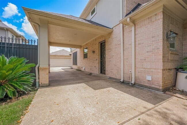 Building Photo - 11826 Legend Manor Dr