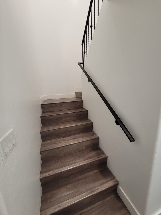 Building Photo - 25207 Frampton Ave