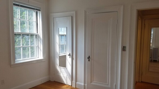 Building Photo - 77 Martin St