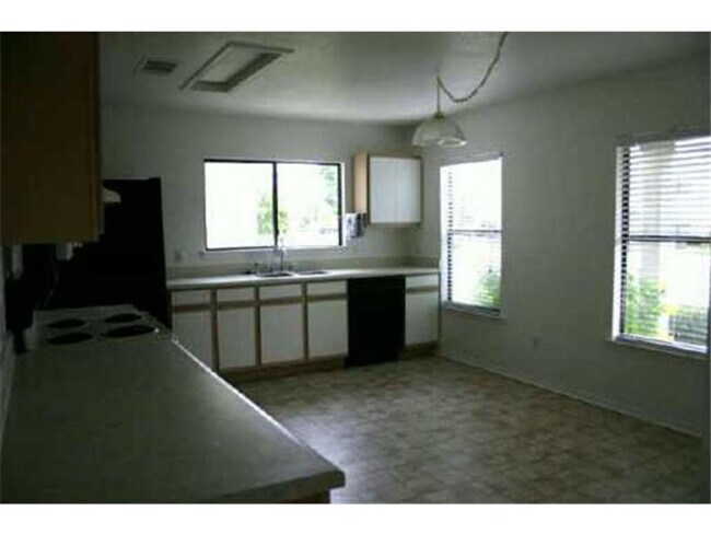 Building Photo - Spacious 4 Bed/2 Bath in Saddlewood Estates