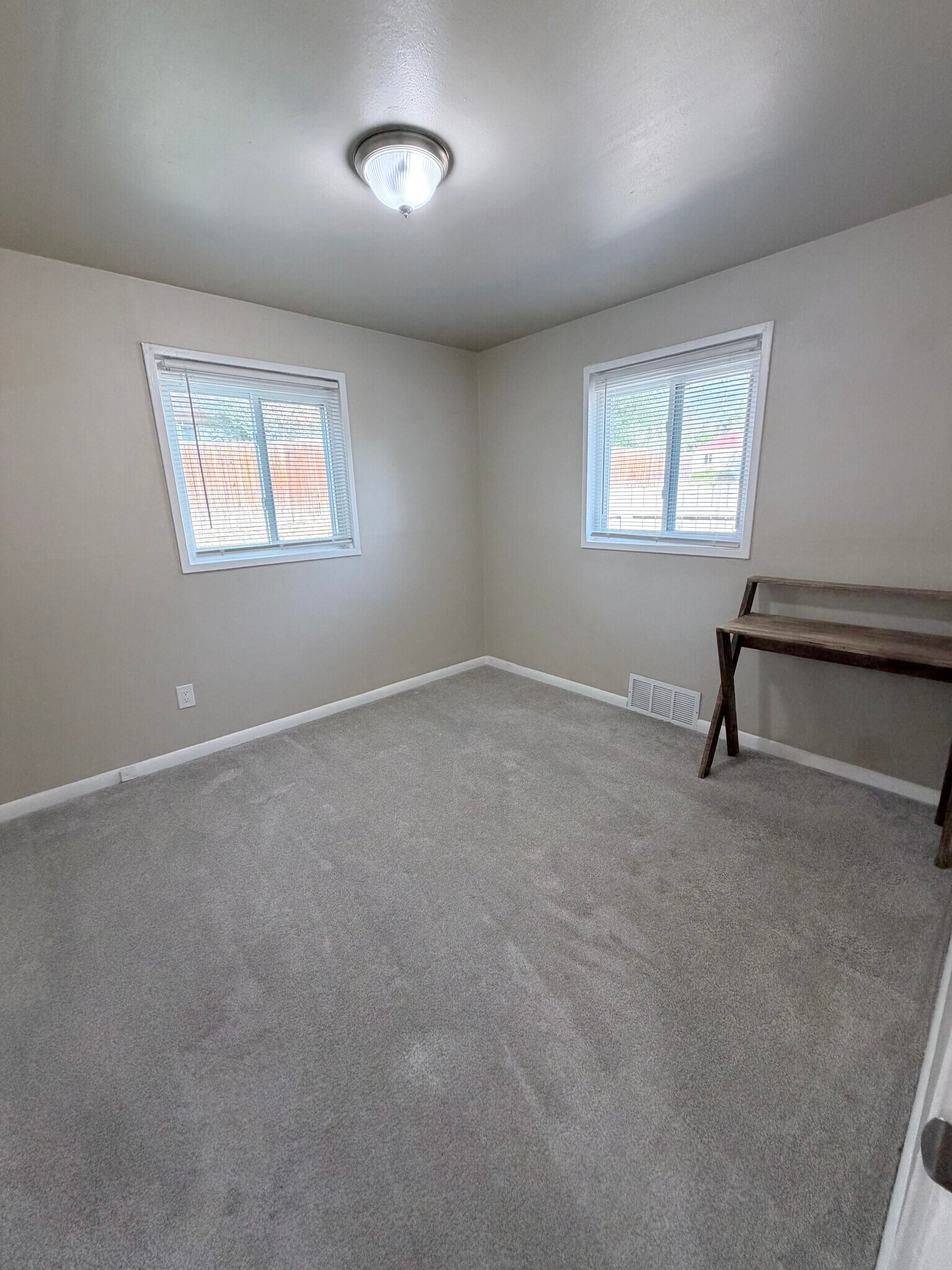 Building Photo - 475 Glen View Ct