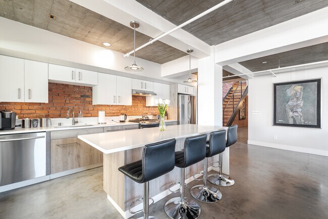 Building Photo - Penthouse