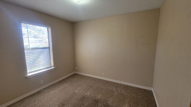 Building Photo - 1507 Lindsey Ln