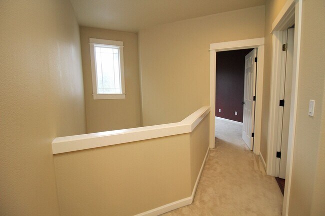 Building Photo - Alluring 4 Bedroom, 2.5 Bathroom Modern ho...